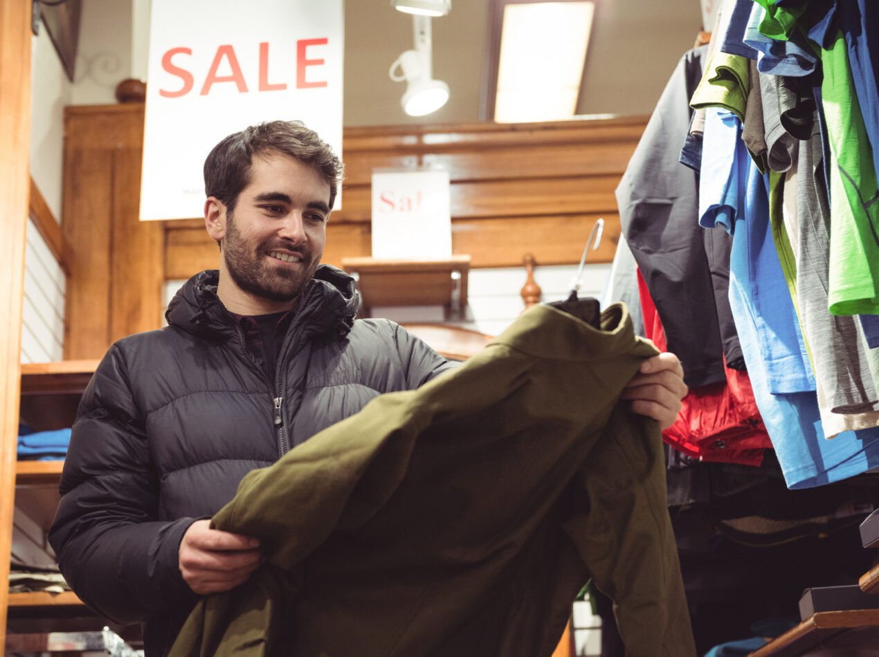 How to Start a Readymade Garments Trading Business in the UAE in 2026?