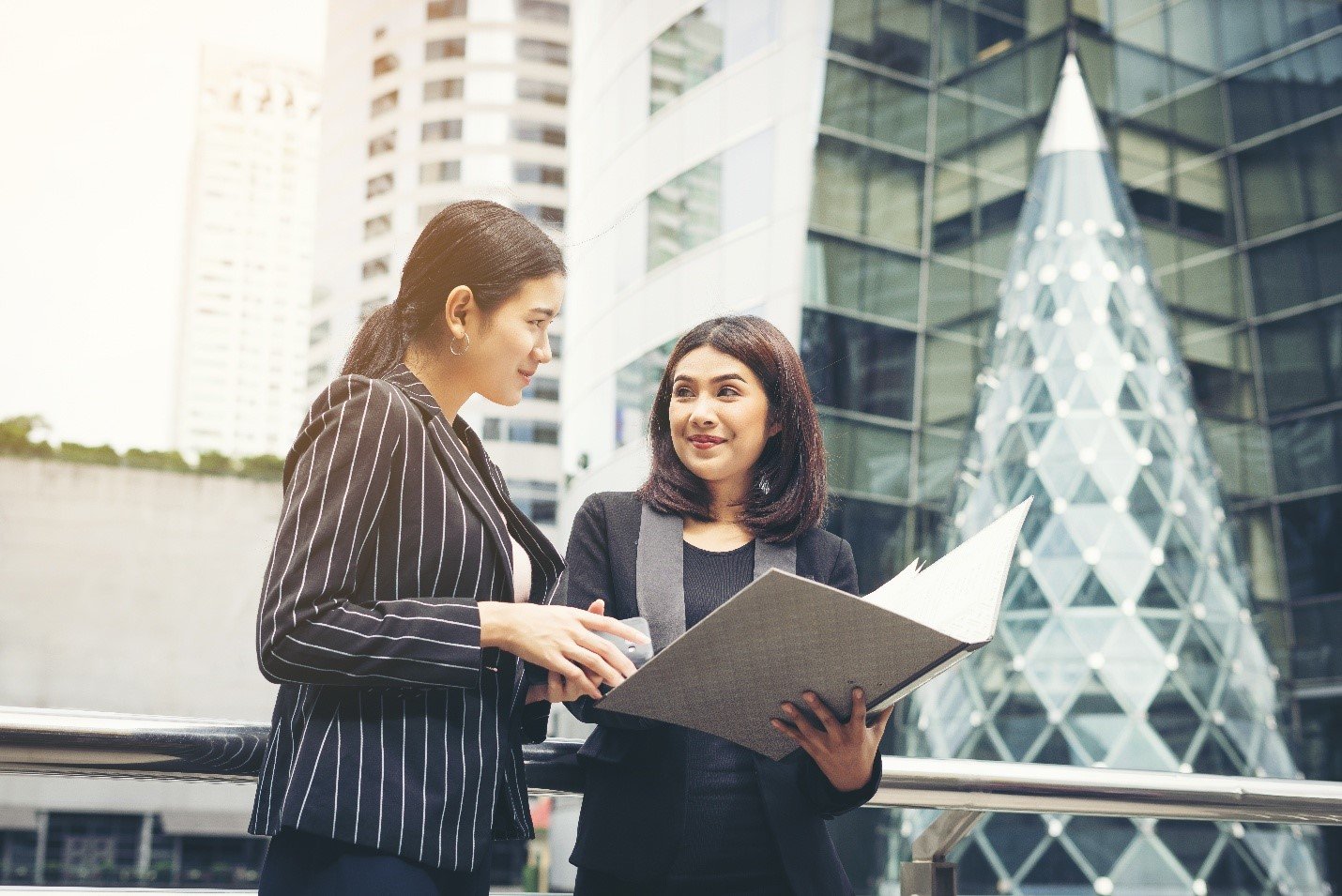 License Amendment in Dubai Mainland and UAE Free Zones: Change of Shareholder, Manager, and Activity