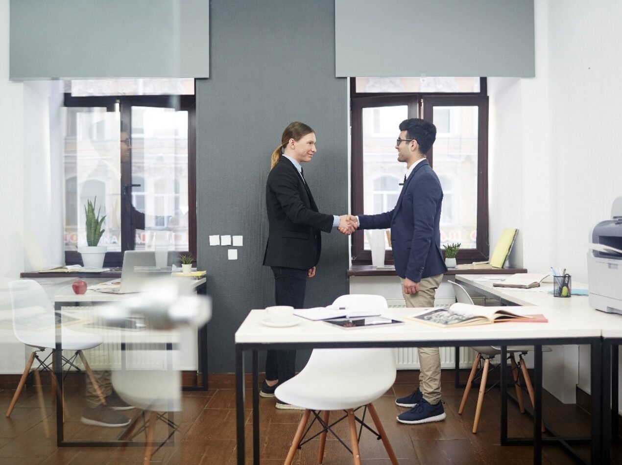 How to Close a Company in UAE: Mainland vs Free Zone Liquidation Process?