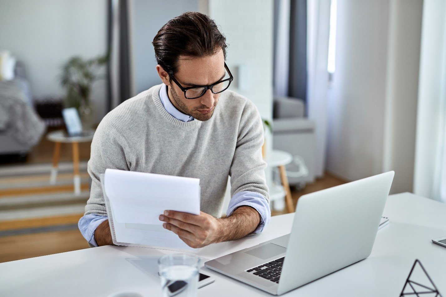 How to Close a Company in UAE: Mainland vs Free Zone Liquidation Process?
